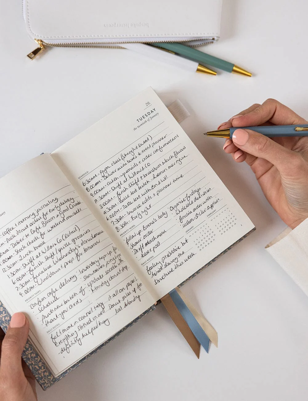 2026 DAY TO A PAGE LINEN BOUND PLANNER | FROST BRAMBLE - Image 3