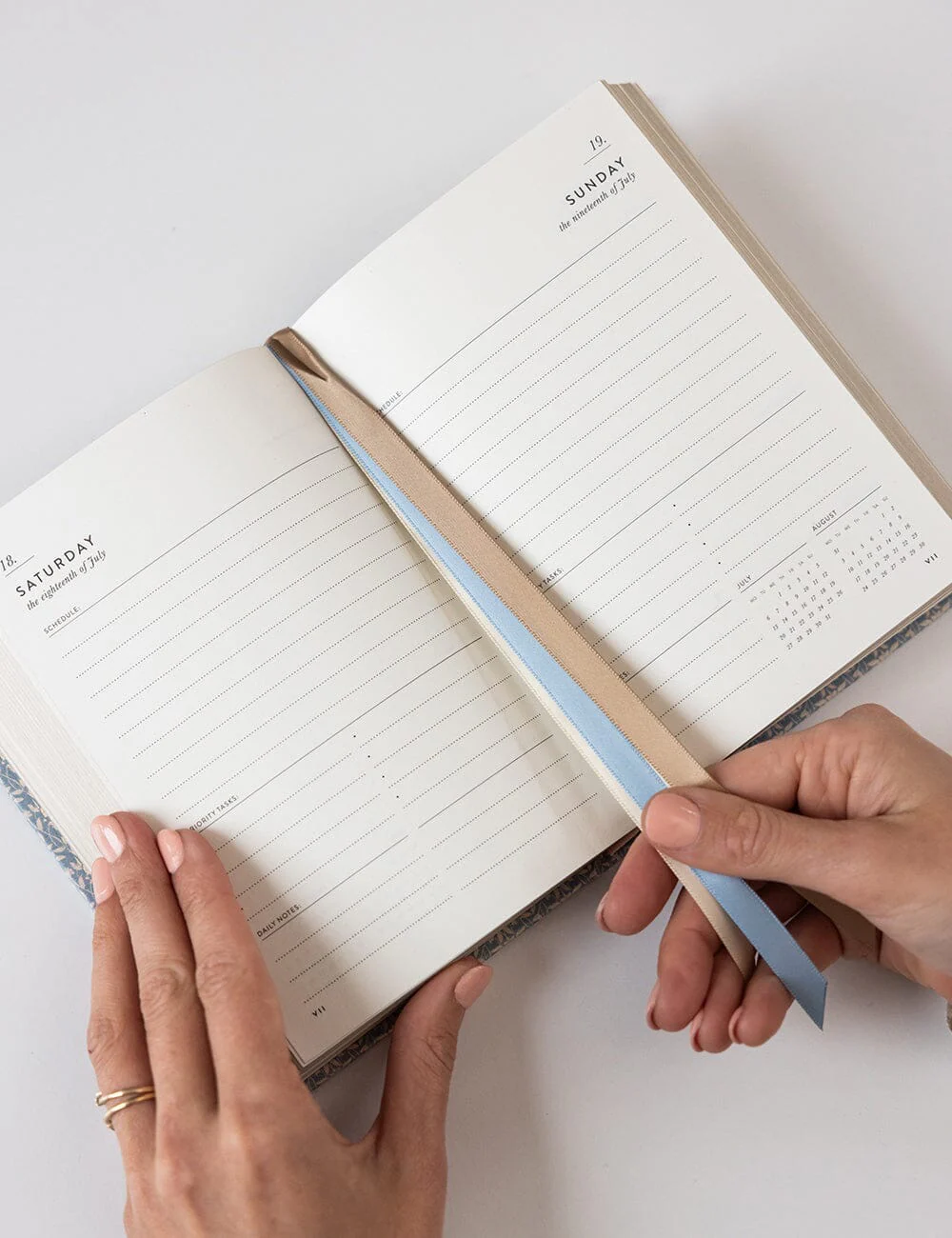 2026 DAY TO A PAGE LINEN BOUND PLANNER | FROST BRAMBLE - Image 4