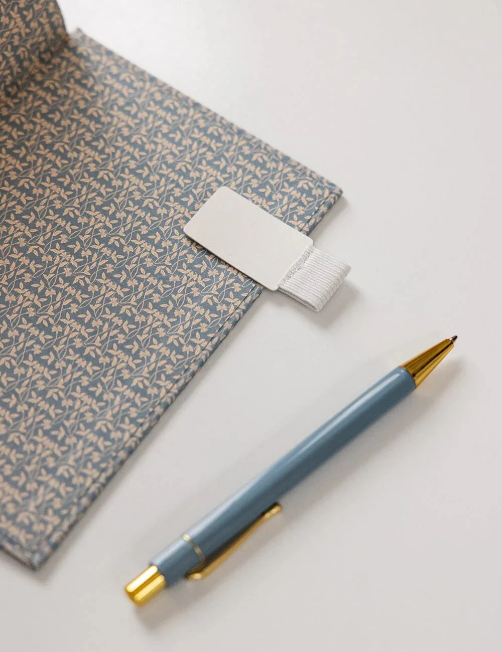 2026 DAY TO A PAGE LINEN BOUND PLANNER | FROST BRAMBLE - Image 7