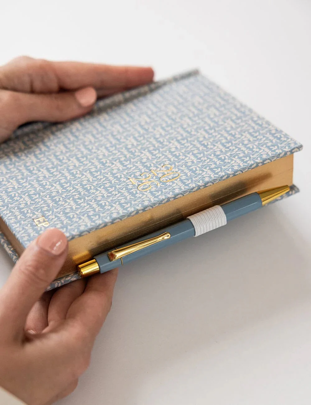 2026 DAY TO A PAGE LINEN BOUND PLANNER | FROST BRAMBLE - Image 8