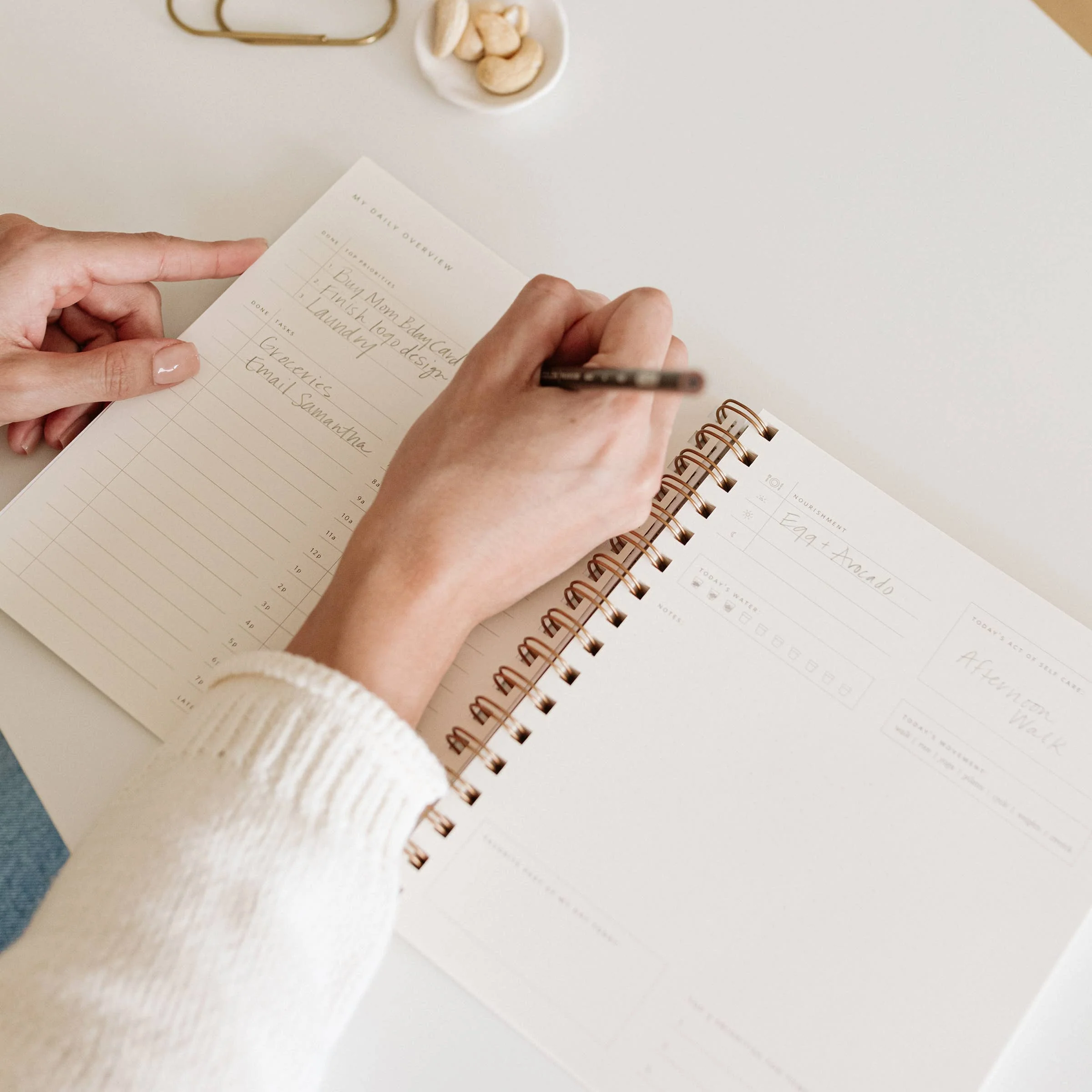 Daily Overview Planner in Dotty | Undated Desk Agenda - Image 3