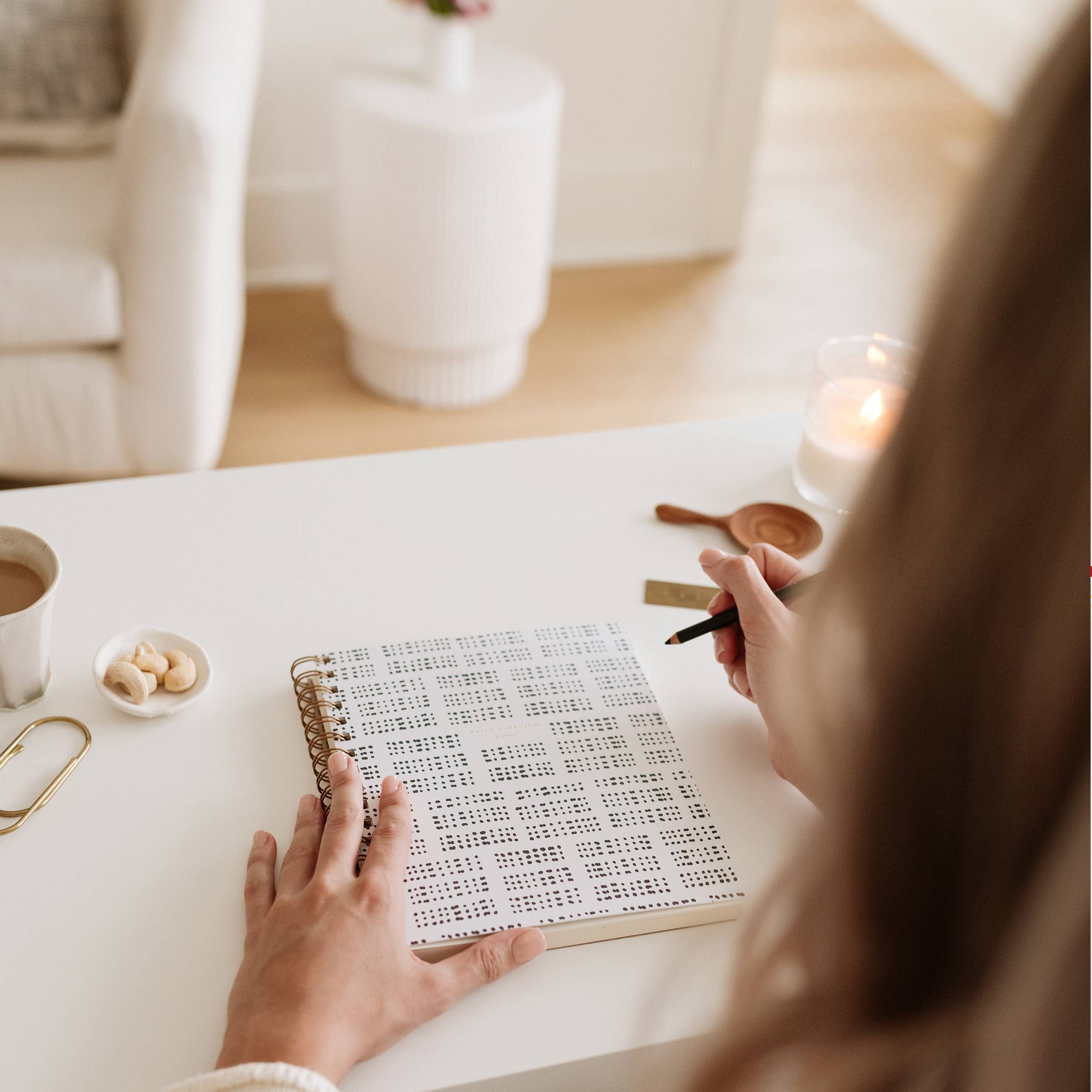 Daily Overview Planner in Dotty | Undated Desk Agenda - Image 4