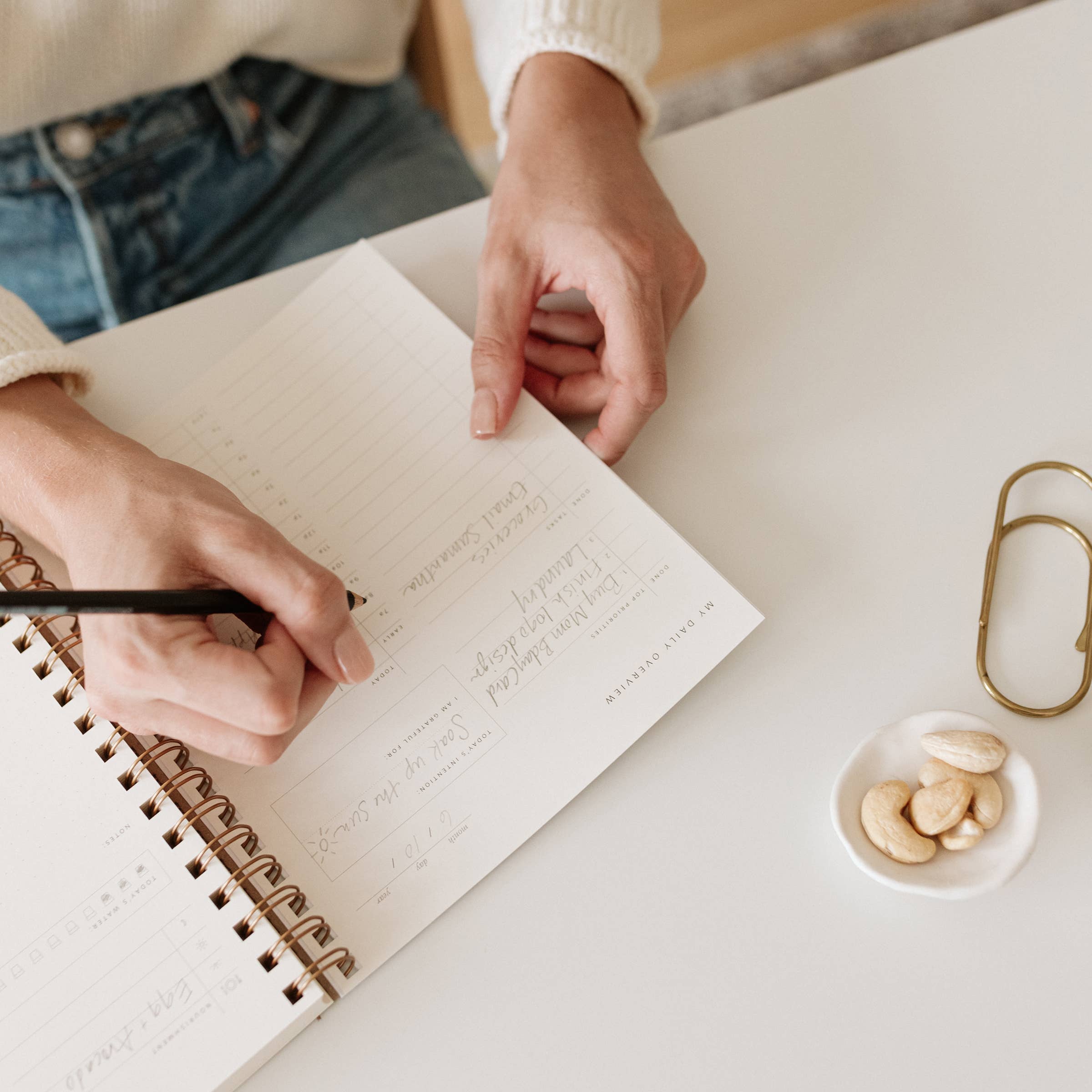 Daily Overview Planner in Dotty | Undated Desk Agenda - Image 5