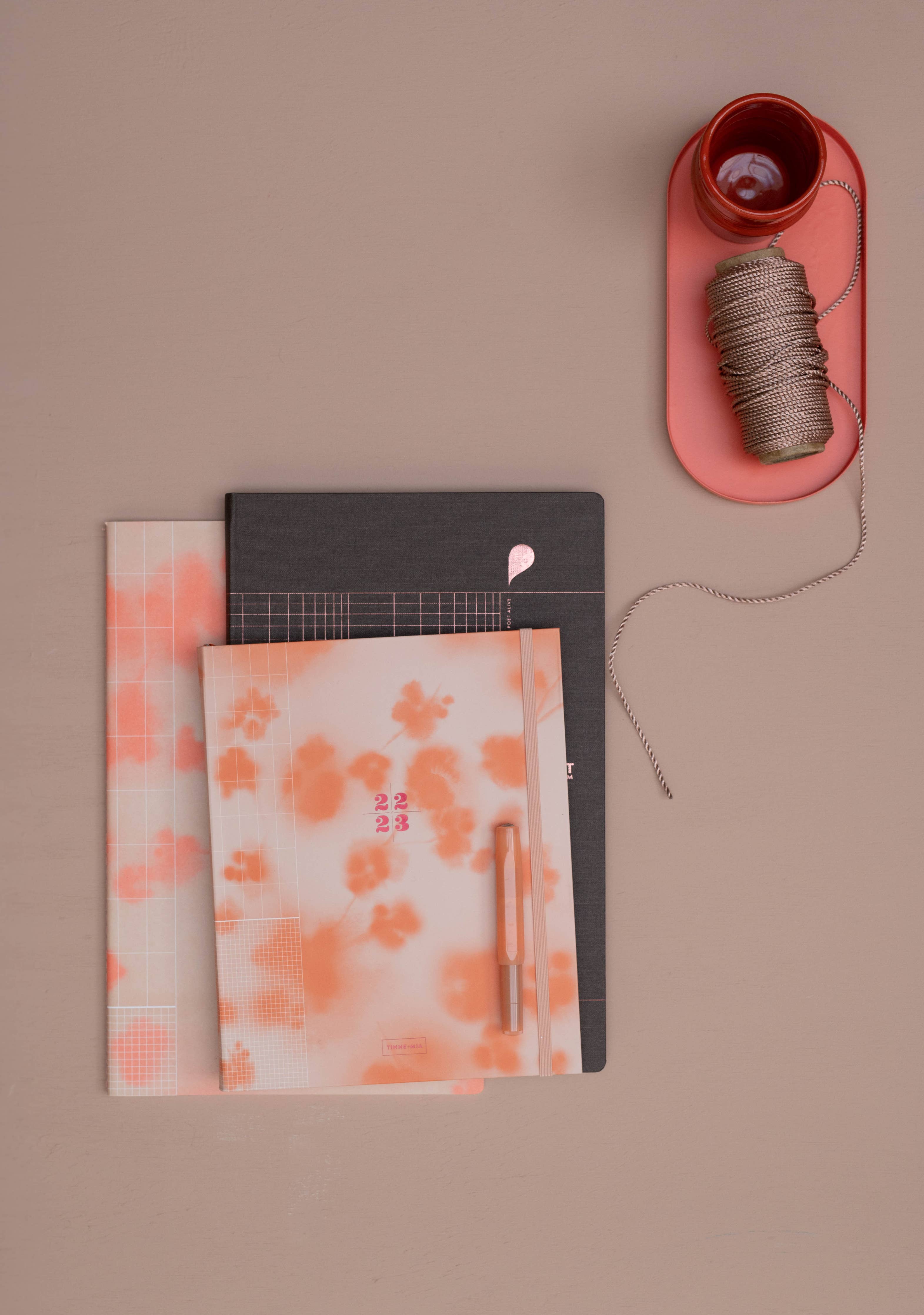 Linen notebook A4 -  Grey with Pink Foil - Image 4