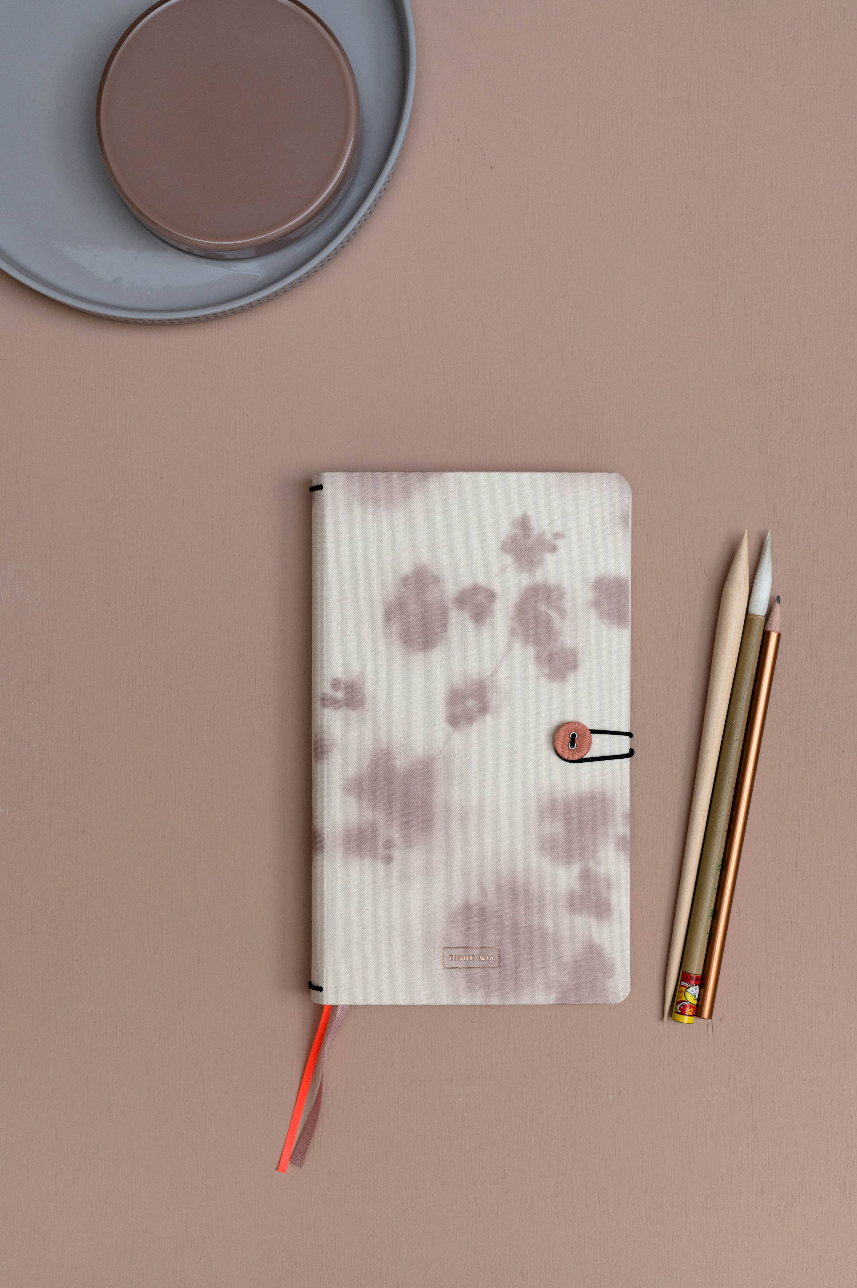 Notebook with Button | Linen -  Amour des Lilas - Image 4